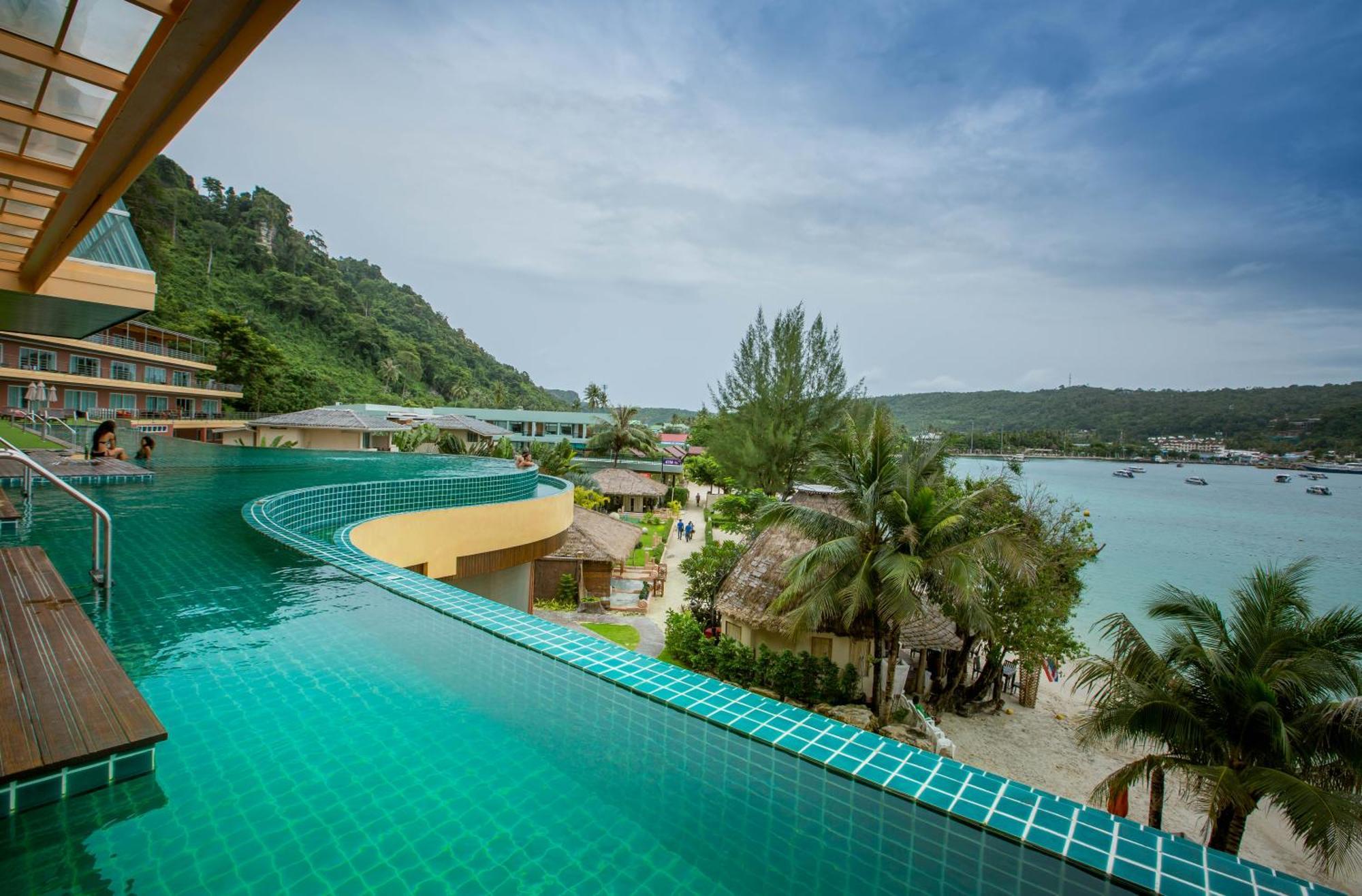 Quarto de Luxo com 2 Camas de Solteira, Vista do Mar e Piscina
