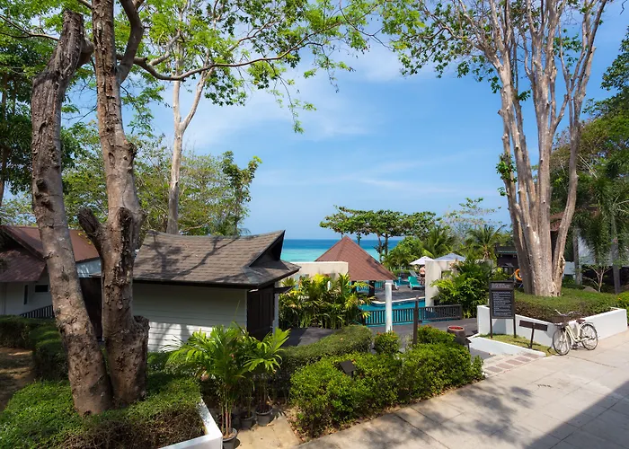 Phi Phi Holiday Resort, Leam Tong Beach